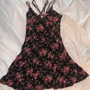 Crisscrossed Chest Floral Dress American Eagle XS